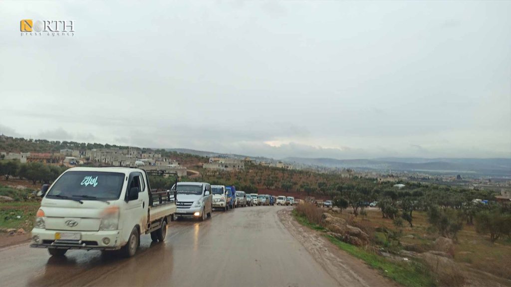 الازدحام على معبر " دير بلوط- أطمة" شمال إدلب- نورث برس