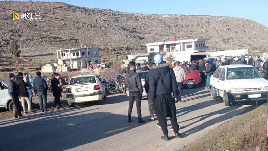 محتجون يغلقون طريق السويداء – دمشق – نورث برس