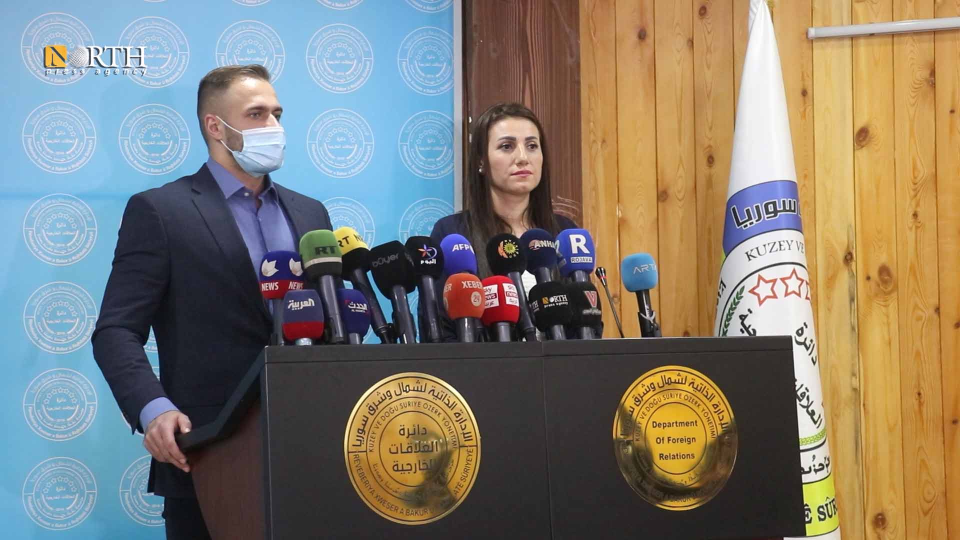 مؤتمر صحفي في مقر دائرة العلاقات الخارجية في الإدارة الذاتية في القامشلي – نورث برس