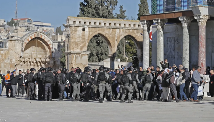 مواجهات بين الفلسطينيين و الشرطة الإسرائيلية في القدس- إنترنت