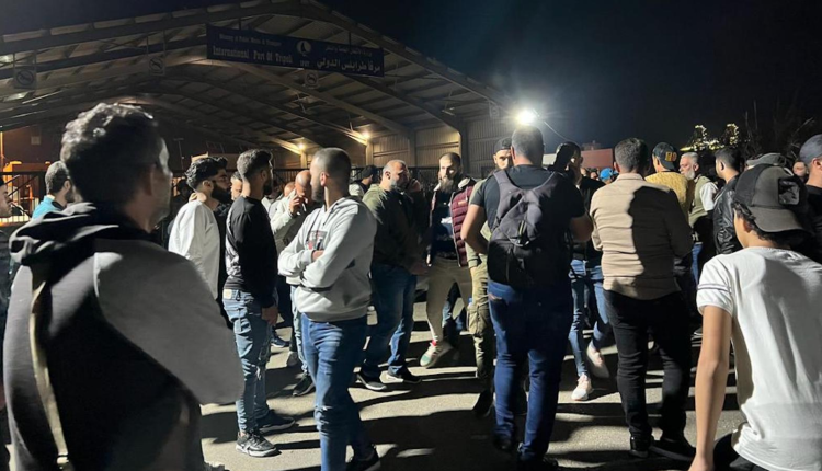 تجمع في مرفأ طرابلس بعد حادثة غرق زورق