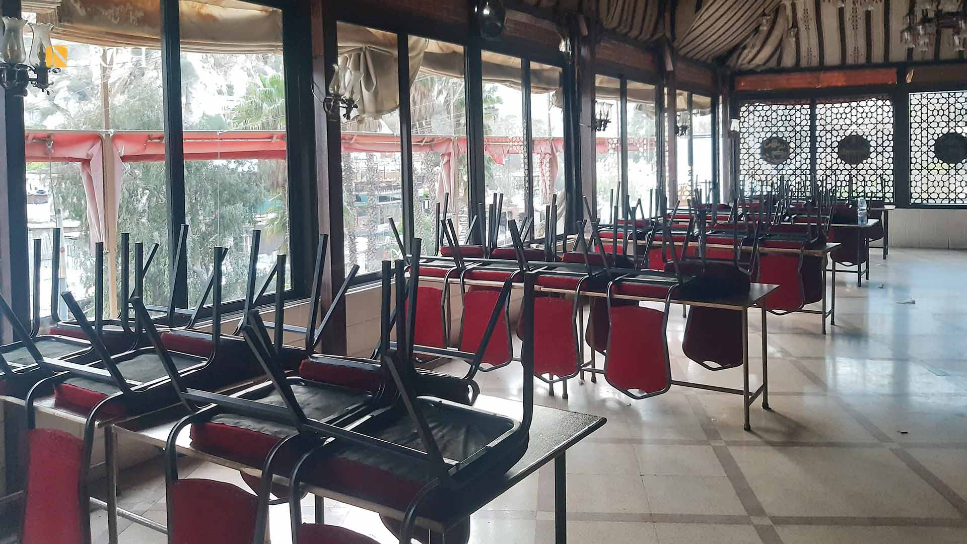 أحد المطاعم على طريق الربوة غرب دمشق مغلق لندرة رواده بسبب ارتفاع الأسعار - نورث برس