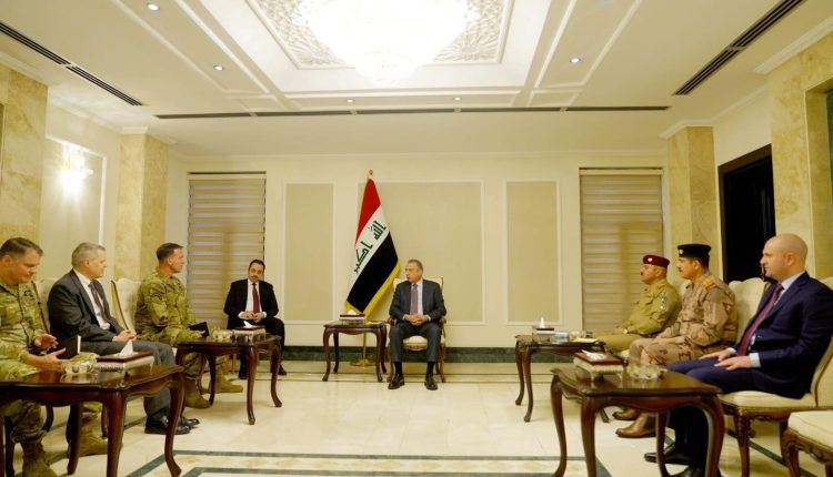 رئيس الحكومة العراقية مصطفى الكاظمي في لقاء مع قائد القيادة الوسطى الأميركية الجنرال مايكل كوريلا والوفد المرافق له