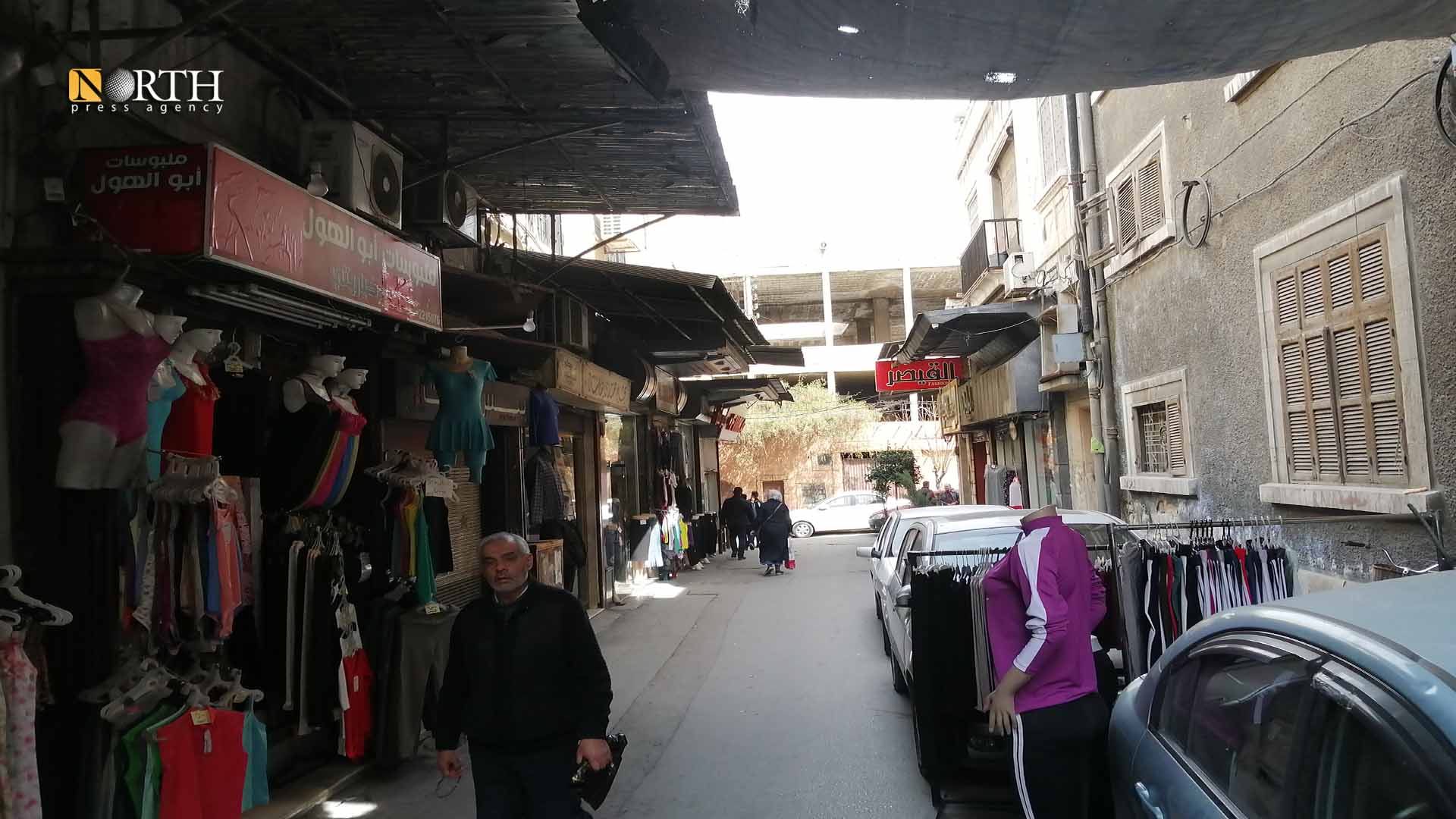 سوق الجمرك الخاص بالأقمشة النسائية في دمشق- نورث برس