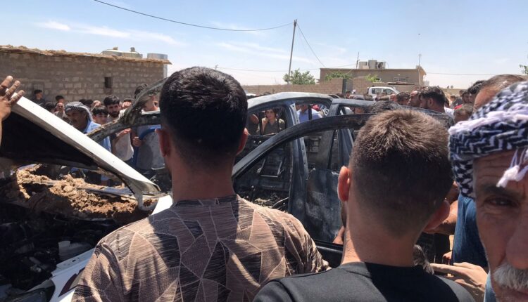 السيارة المستهدفة في مخيم مخمور – موقع "روج نيوز"