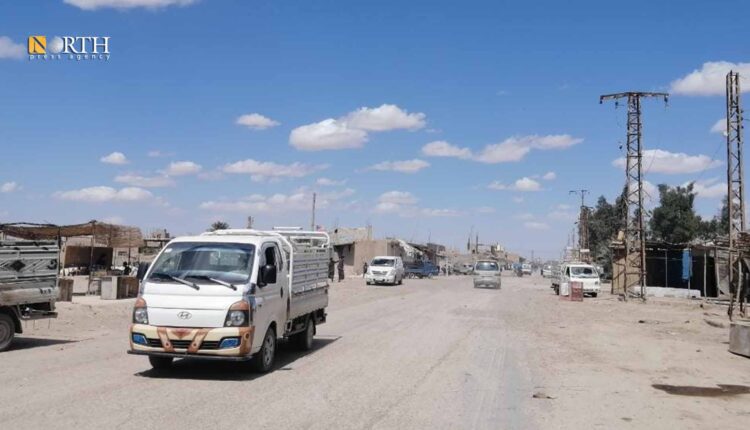الطريق العام ببلدة الصور شمالي دير الزور – نورث برس