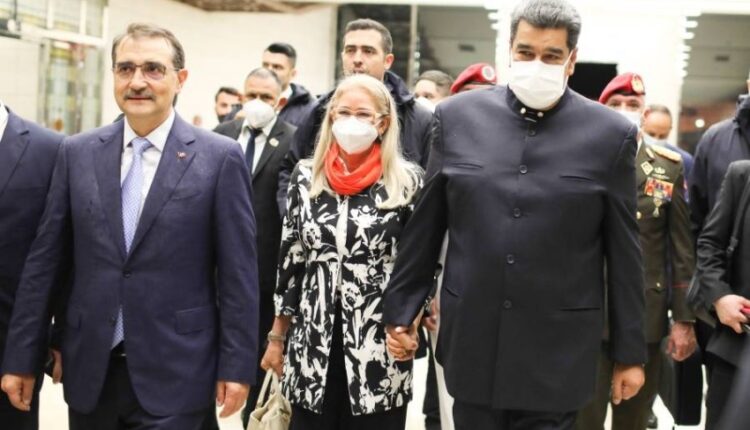 الرئيس الفنزويلي برفقة عقيلته في زيارة رسمية إلى تركيا