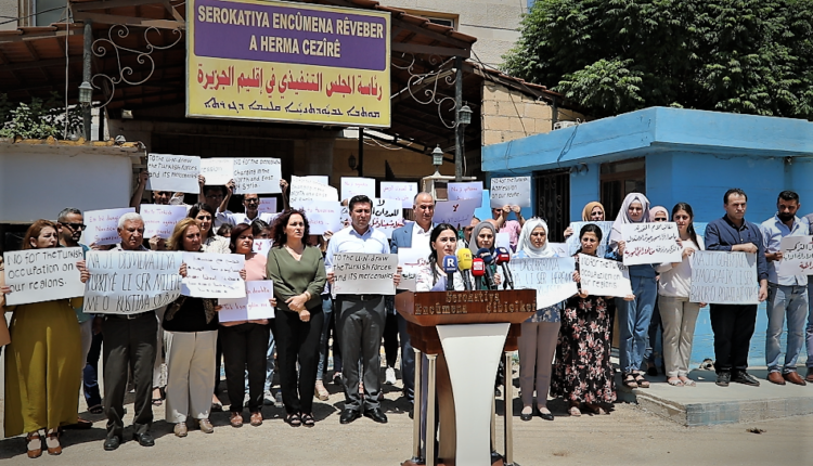 عاملون في الإدارة الذاتية ضمن مؤتمر صحفي – الموقع الرسمي للإدارة