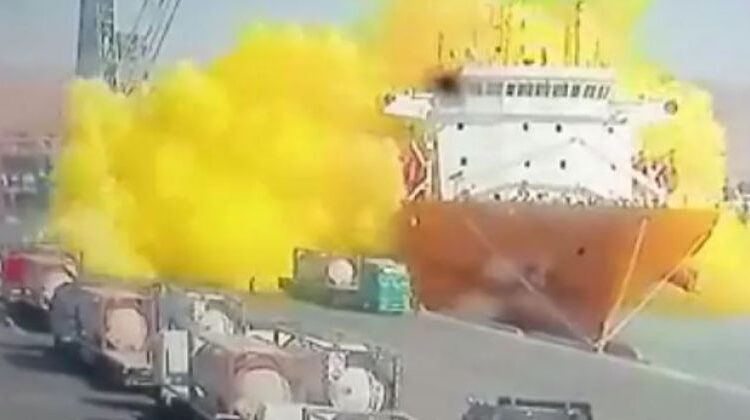 لحظة تسرب غاز الكلورين في ميناء العقبة الأردنية