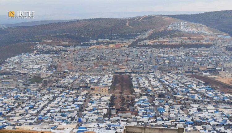 مخيم للنازحين السوريين في إدلب على الحدود مع تركيا