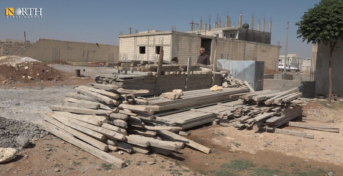 مستلزمات بناء منزل لأحد سكان كوباني أوقف استكمال بنائه بعد التهديدات التركية- نورث برس