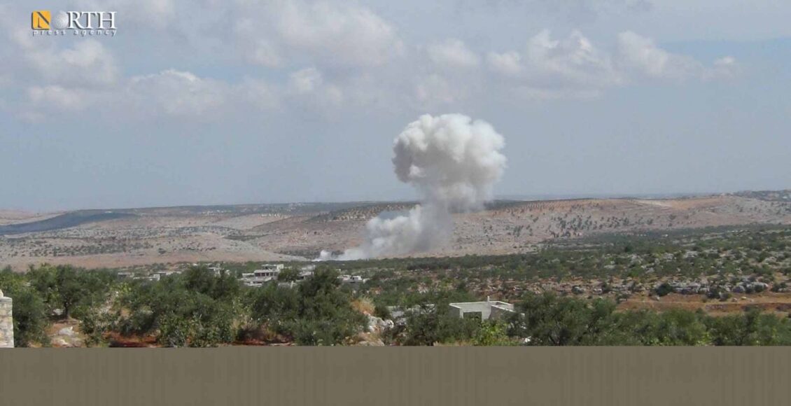 غارة جويّة على أطراف بلدة البارة جنوب إدلب - نورث برس/ أرشيف