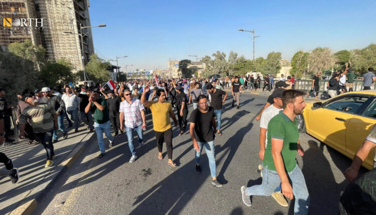 متظاهرون عراقيون أمام بوابات المنطقة الخضراء