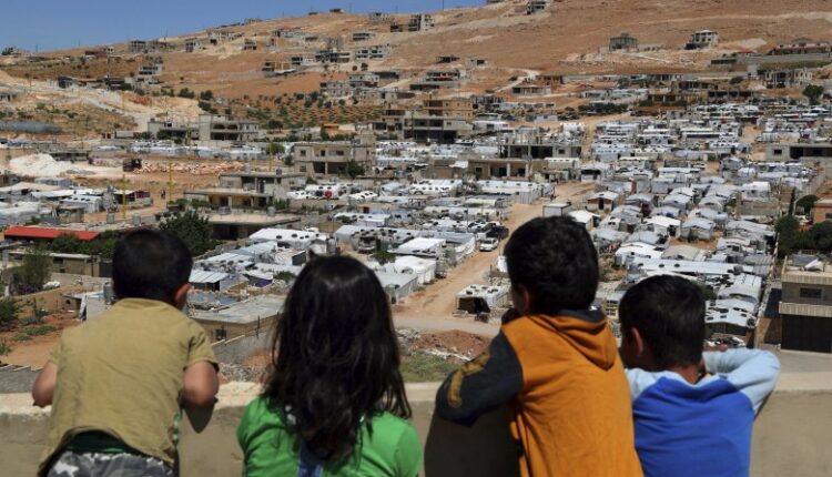 مخيم للاجئين السوريين في لبنان – إنترنت