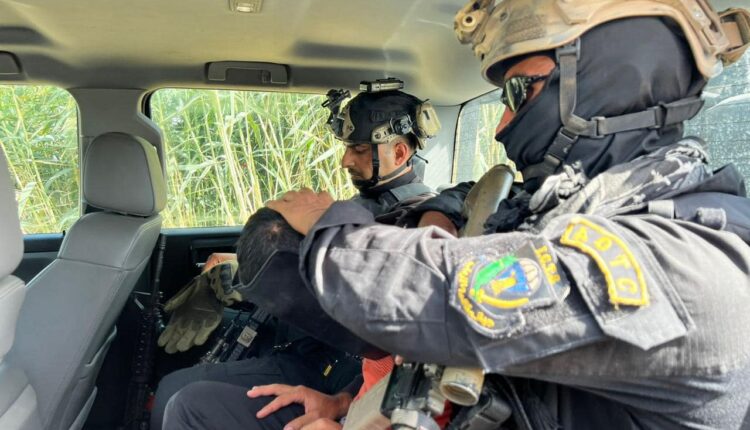 اعتقال عنصر من "داعش" ـ من صفحة الناطق باسم القائد العام للقوات العراقية على موقع فيسبوك