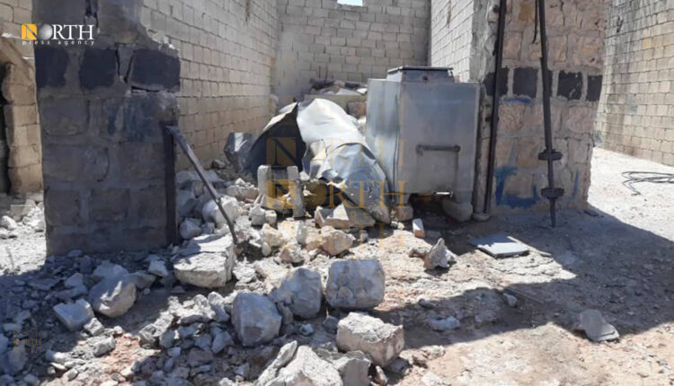 آثار سقوط قذيفة تركية على قرية أبين جنوبي عفرين- نورث برس