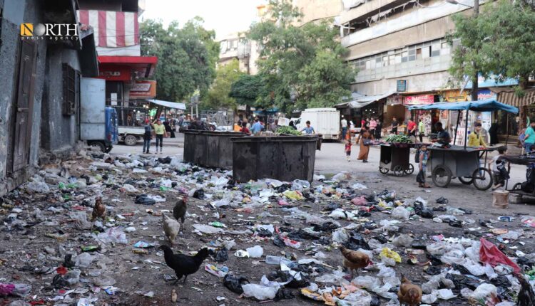 تجمُّع نُفايات في شوارع حي السكري بحلب- نورث برس