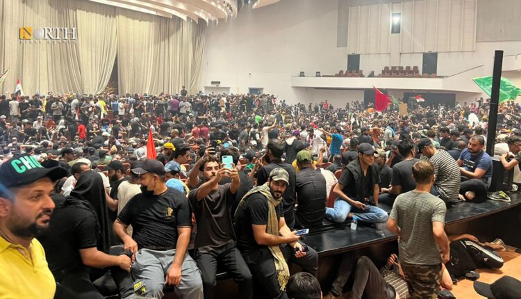 متظاهرون مؤيدون للتيار الصدري اقتحموا البرلمان العراقي- نورث برس