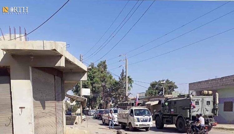 مدرعات روسية داخل مدينة طفس بريف درعا الغربي - نورث برس