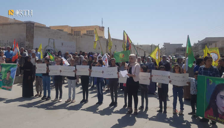 مسيرة احتجاجية لمعلمين وطلاب في كوباني ضد الممارسات التركية – نورث برس