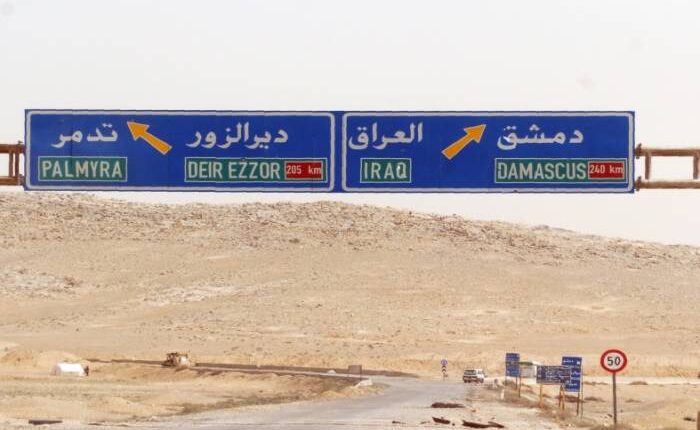 الطريق العام ببادية تدمر بريف حمص