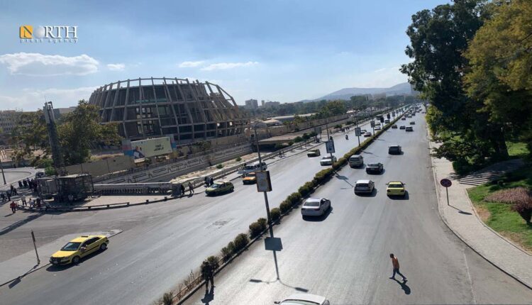 الطريق من تحت جسر الرئيس باتجاه منطقة الثورة – نورث برس