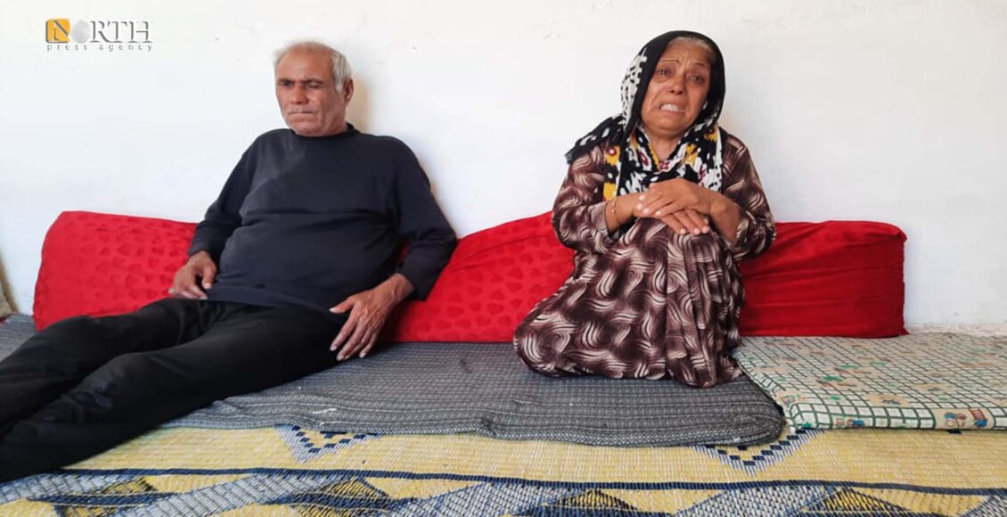 النازحة هدلة شيخو وزوجها في منزلهما بمدينة الدرباسية شمالي الحسكة- نورث برس