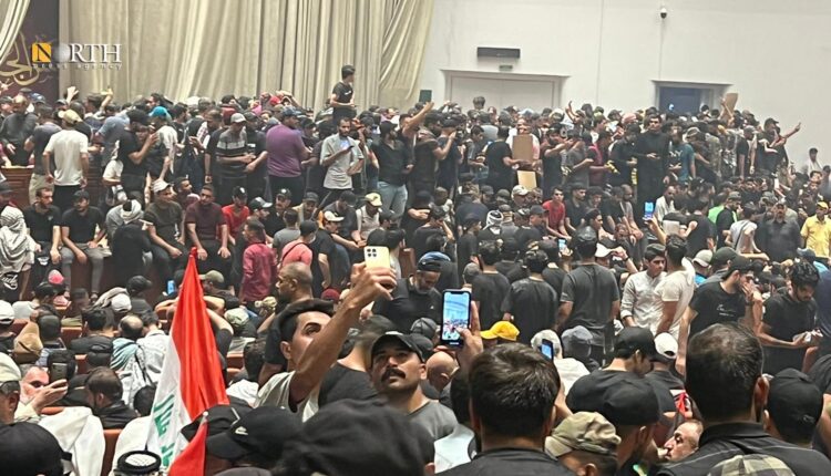 محتجّون من أنصار الصّدر داخل البرلمان العراقي – نورث برس
