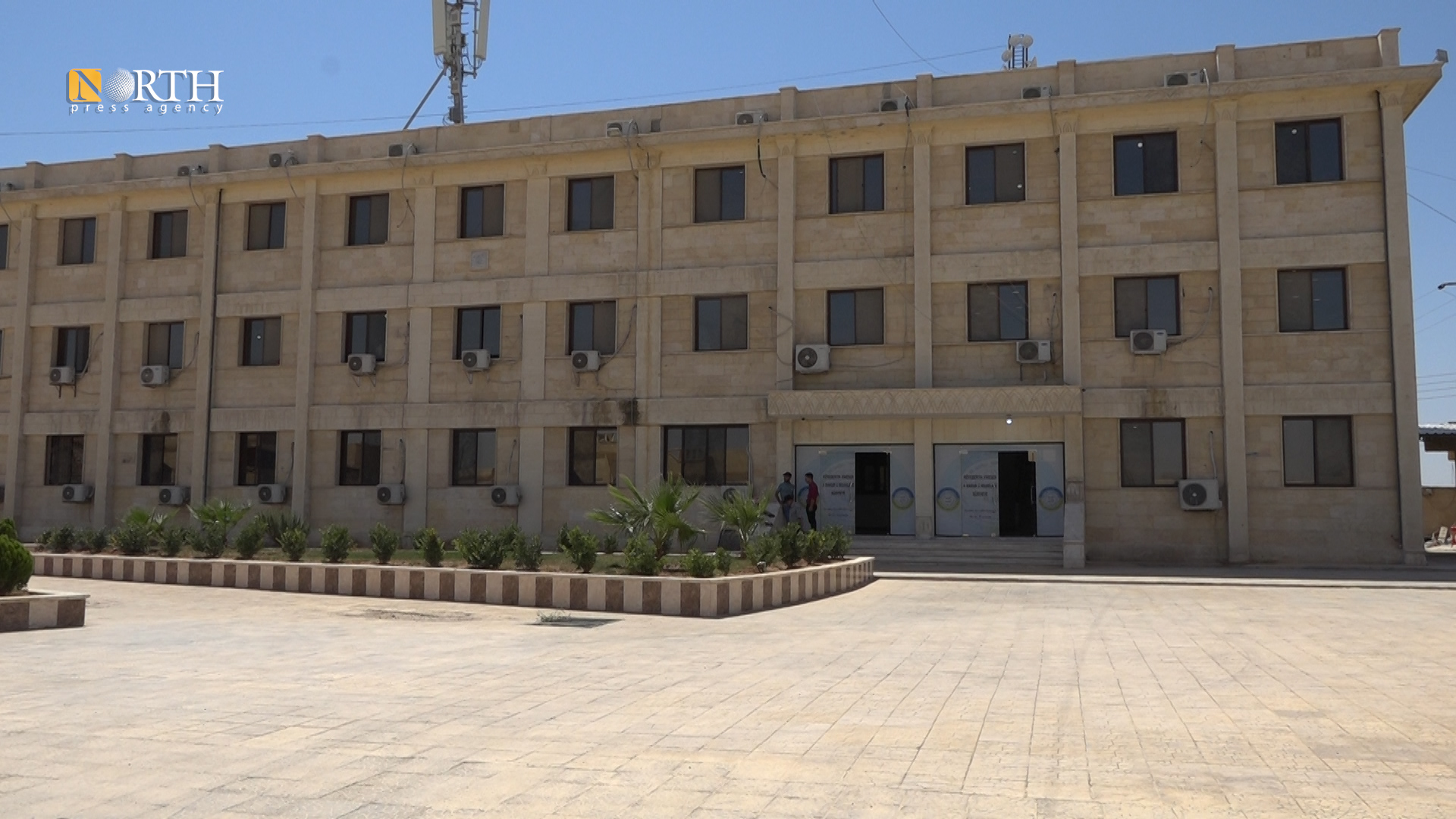 مبنى الإدارة الذاتية - الرقة