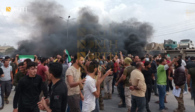 محتجون يقطعون طريق في أعزاز احتجاجاً على دخول رتل لهيئة تحرير الشام - نورث برس