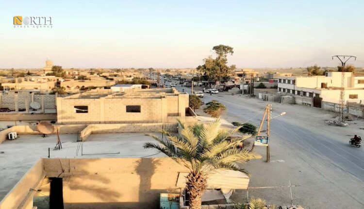 الطريق العام ببلدة الصبحة بريف دير الزور الشرقي - نورث برس
