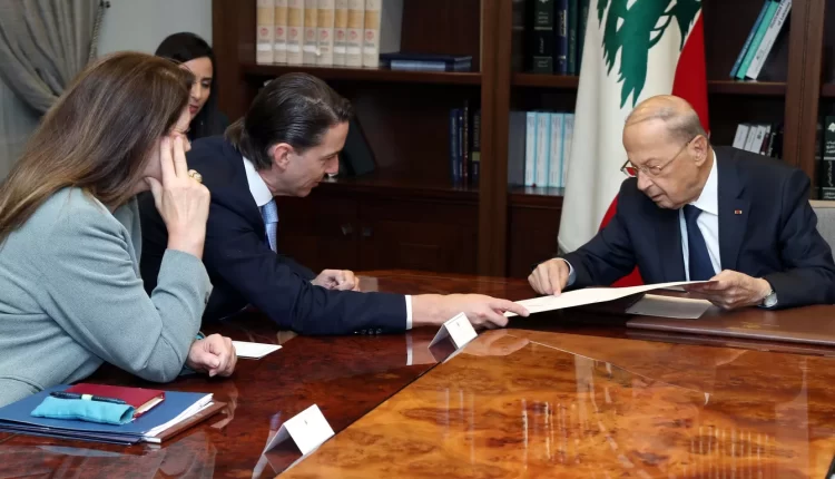 الوسيط الأميركي آموس هوكستاين والرئيس اللبناني ميشال عون - إنترنت