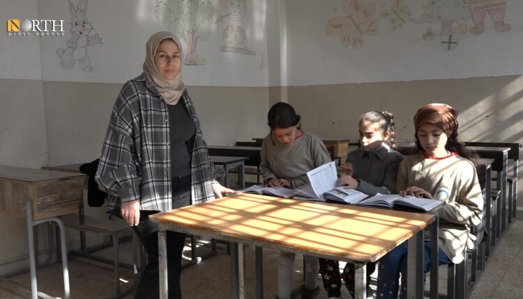 شعبة صفية في مدرسة بكوباني توضح غياب تلاميذ عن ارتيادها خوفاً من القصف- نورث برس