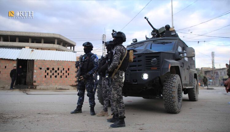 دورية للقوات الخاصة بمكافحة الإرهاب التابعة لـ"قسد" أثناء هجوم داعش على سجن الصناعة - نورث برس/ أرشيف