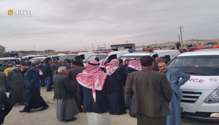 سكان في كوباني يتسلمون جثامين ذويهم من الهلال الأحمر الكردي – نورث برس
