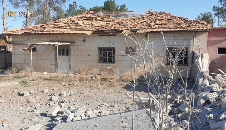 منزل تعرضَ للقصف بقرية تل طويل الآشورية غرب بلدة تل تمر- نورث برس