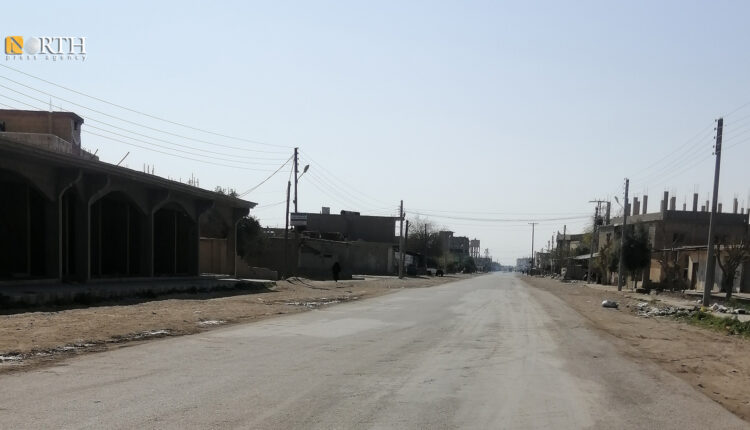 الطريق العام ببلدة الصور بريف ديرالزور الشمالي– نورث برس