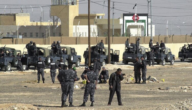 قوى أمنية متأهبة لفض احتجاجات في الأردن - AFP