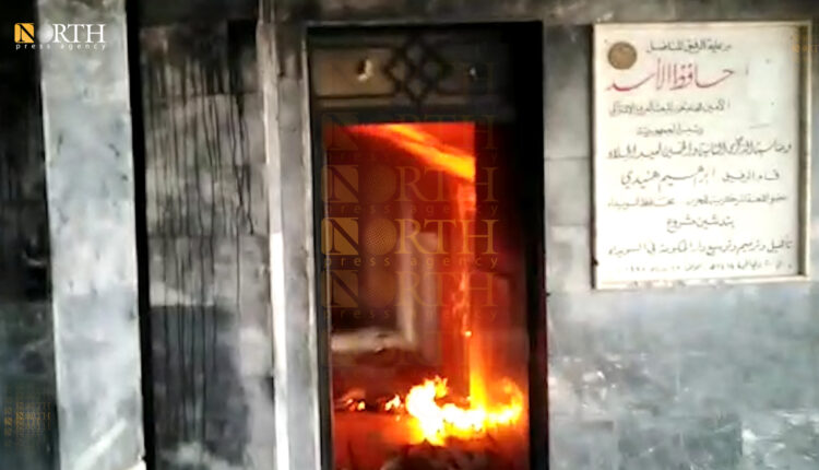 محتجون يحرقون غرف في مبنى محافظة السويداء – نورث برس