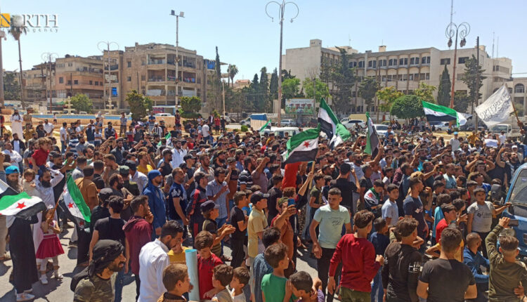 مظاهرة في إدلب ضد التصريحات التركية بشأن التقارب مع الحكومة السورية - نورث برس