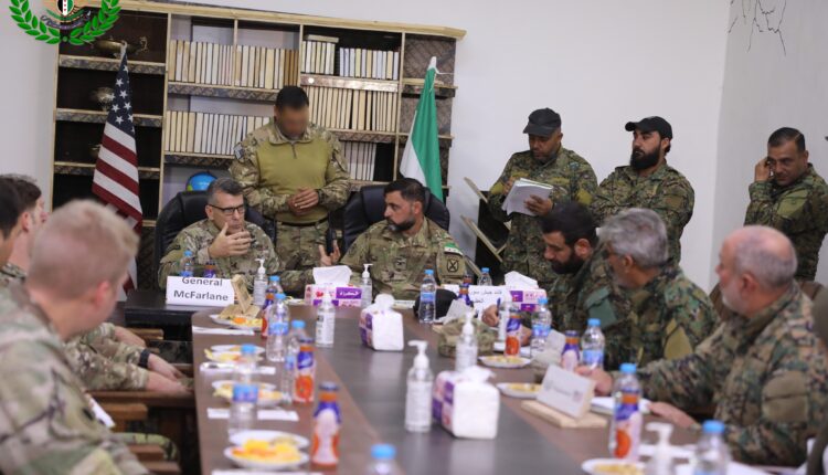 اجتماع بين التحالف الدولي وقيادة جيش سوريا الحرة في قاعدة التنف - تويتر جيش سوريا الحرة