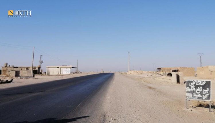 الطريق العام ببلدة العزبة في ريف دير الزور الشمالي - نورث برس