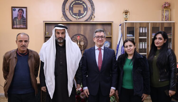 زيارة المبعوث الأميركي نيكولاس غرينغر إلى مجلس الرقة المدني - صفحة مجلس الرقة