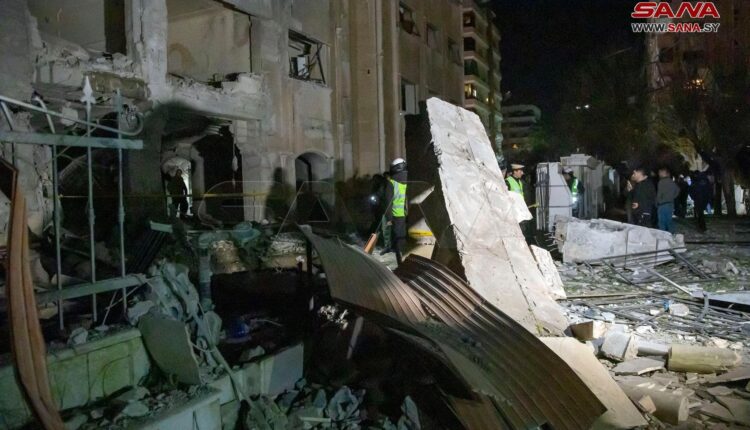 تضرر مبنى سكني في دمشق جراء القصف الإسرائيلي - سانا