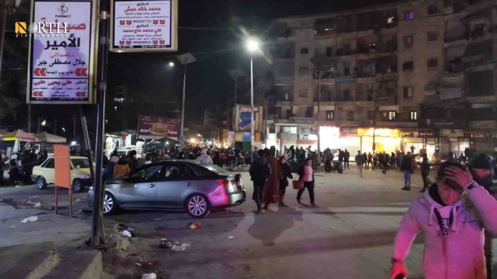 خروج سكان بحلب من منازلهم بعد الزلزال الجديد - نورث برس