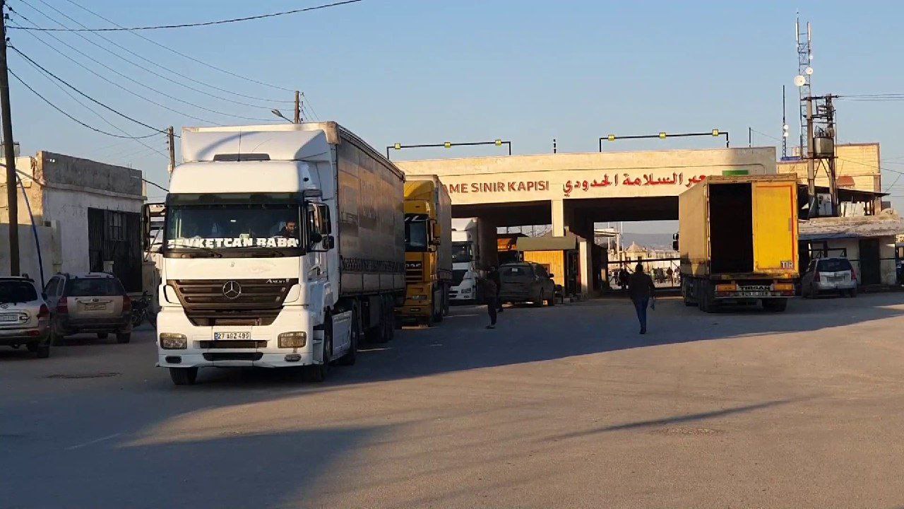 دخول قافلة مساعدات إلى سوريا إثر الزلزال - أنترنت