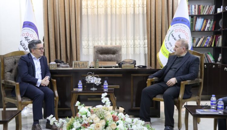 لقاء سابق بين جيا كرد وغرينغر - موقع الإدارة الذاتية