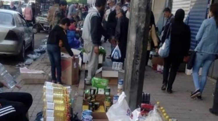 مساعدات غذائية إغاثية معروضة للبيع