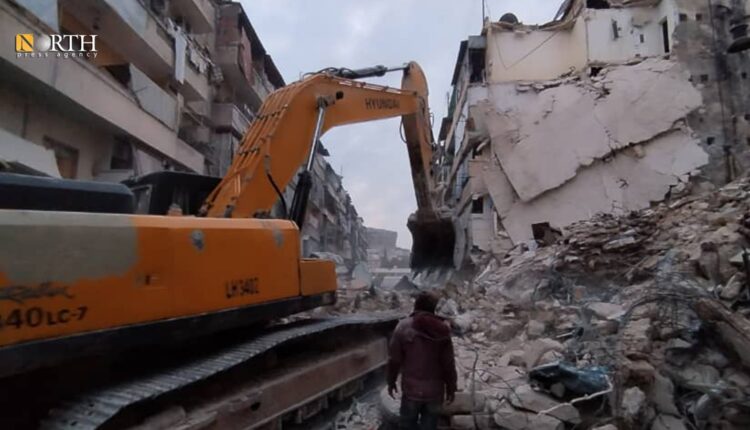 هدم بناء في حي بستان الزهرة بحلب وإخلاء السكان من جميع المباني المحيطة له ـ رافي حسن ـ نورث برس