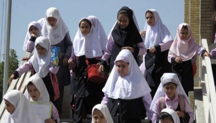 طالبات في مدارس إيرانية - إنترنت